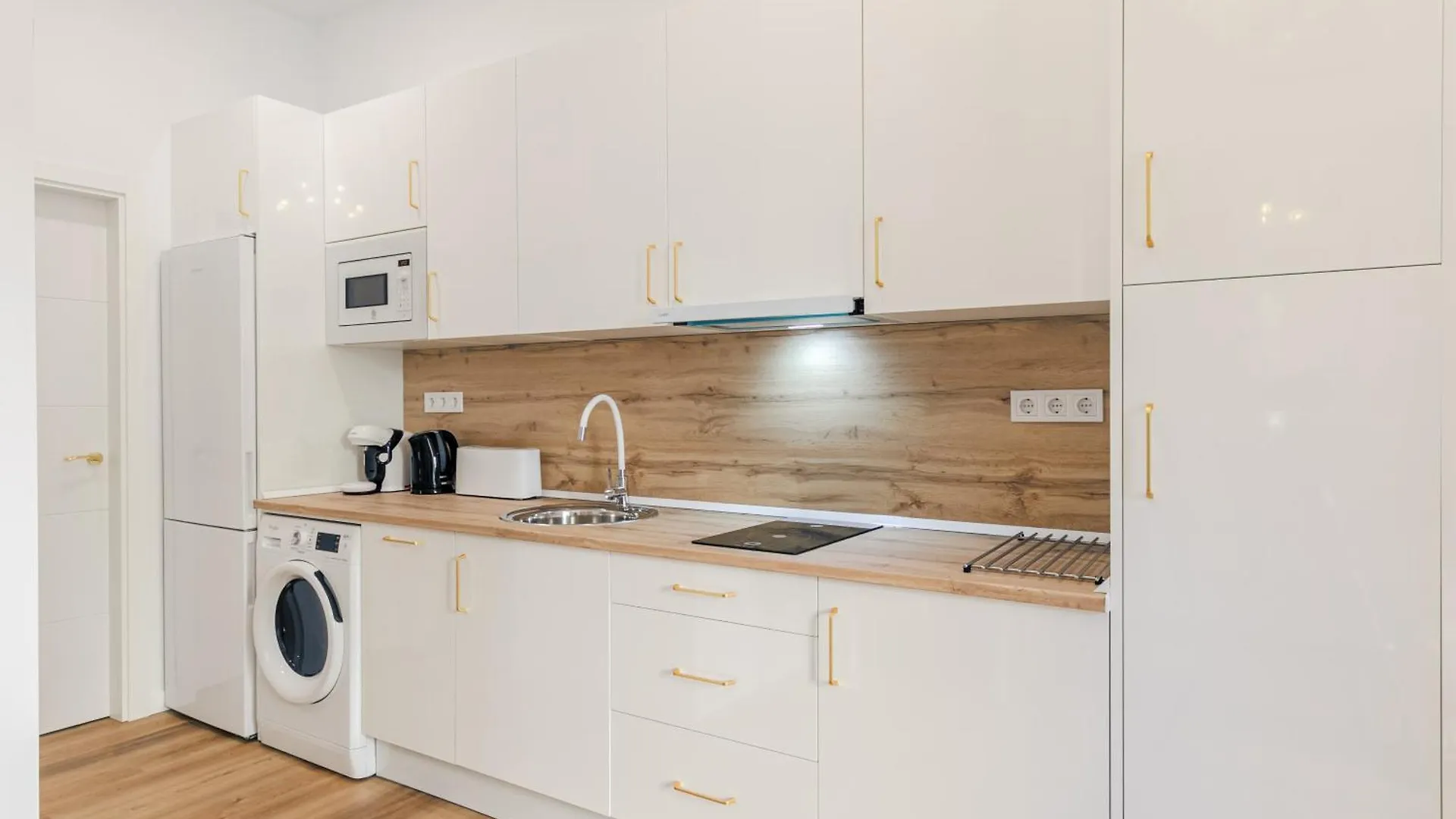 Lujoso Apartamento Frente La Feria De Sevilla, Los Remedios 0*, Seville