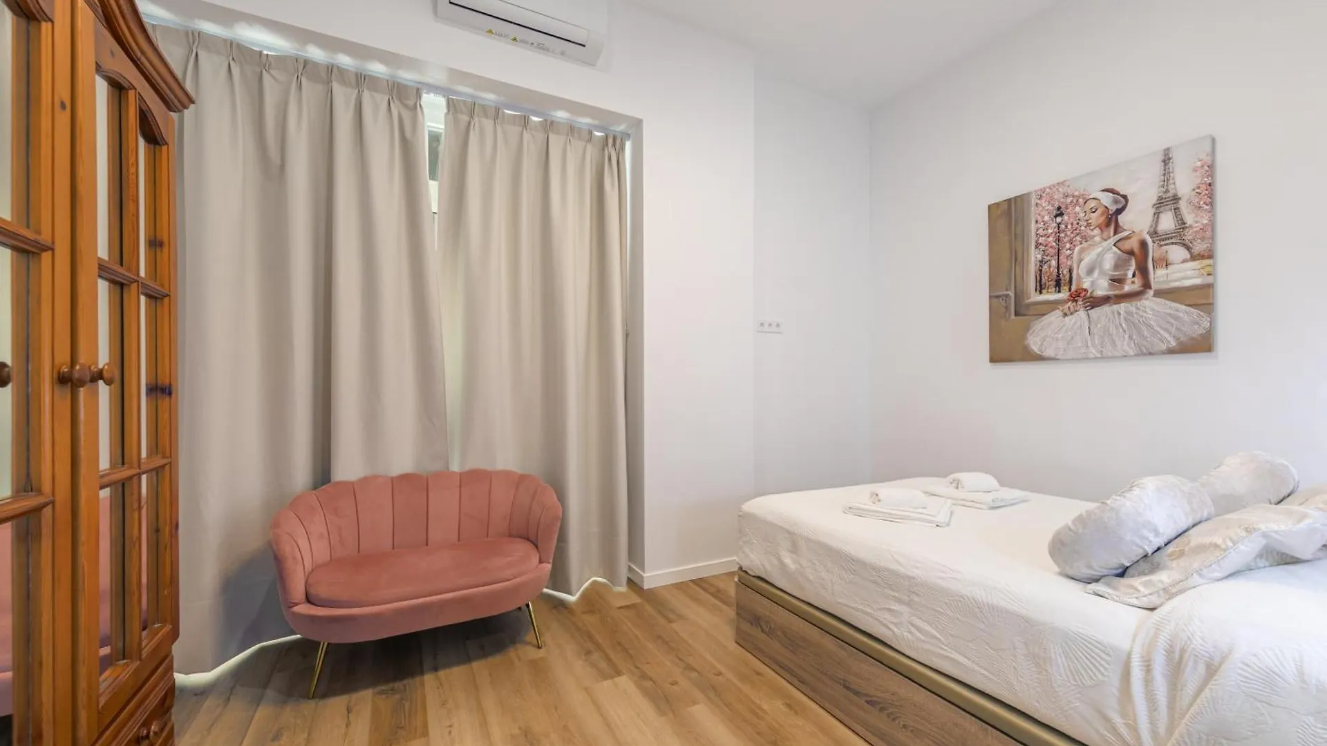 Lujoso Apartamento Frente La Feria De Sevilla, Los Remedios 0*, Seville Spain