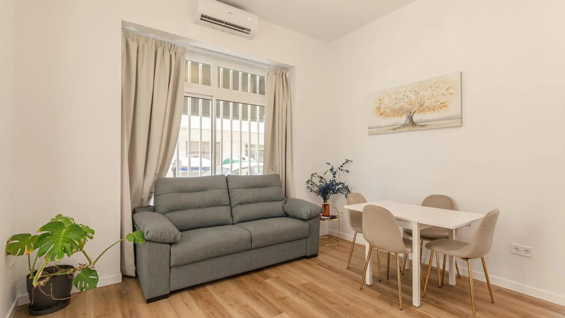 Lujoso Apartamento Frente La Feria De Sevilla, Los Remedios Apartment Seville